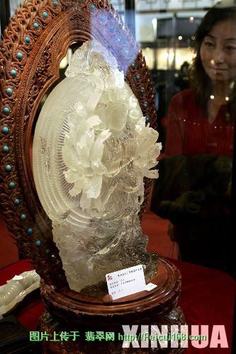 “天工奖”金奖的水晶雕刻作品《千手千眼观世音》(图)