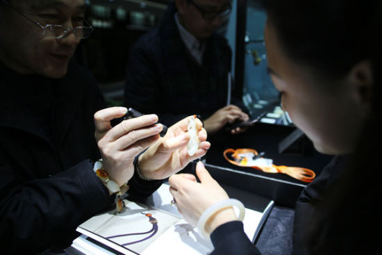 翡翠手镯翡翠手镯好北京博观第六期无底价拍卖预展进行  第2张