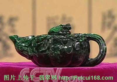 清末翡翠鉴赏：南瓜形翡翠壶(图)