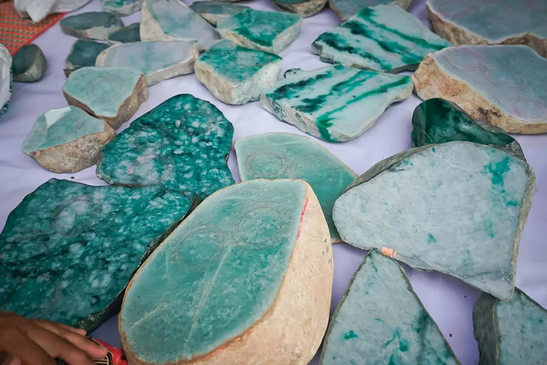 翡翠一词的由来是什么？发展如何？带你了解翡翠的来世今生  第13张