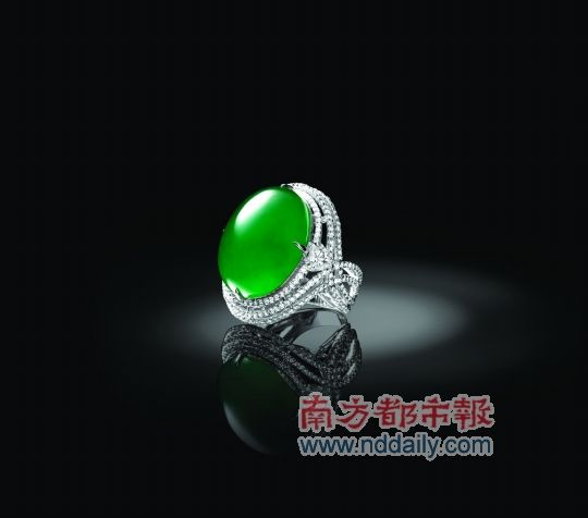 翡翠号称“玉中之王” 鉴别可一看二摸三掂  第4张