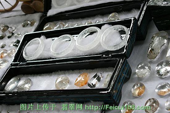 翡翠手镯贴吧精品记者参观瑞丽玉石市场 体验玉石诱惑 组图二  第5张