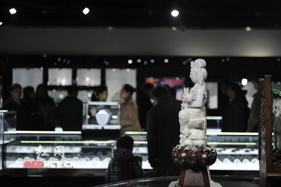 著名湘籍画家刘人岛在长沙举办国画、翡翠艺术大展  第1张