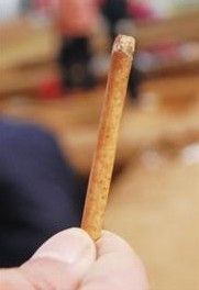 青岛出土罕见玉器 古人首领葬玉斧重见天日(图)  第2张