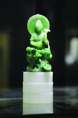 原石翡翠图片大全集陆键：善用巧色的光福青年玉雕师  第3张