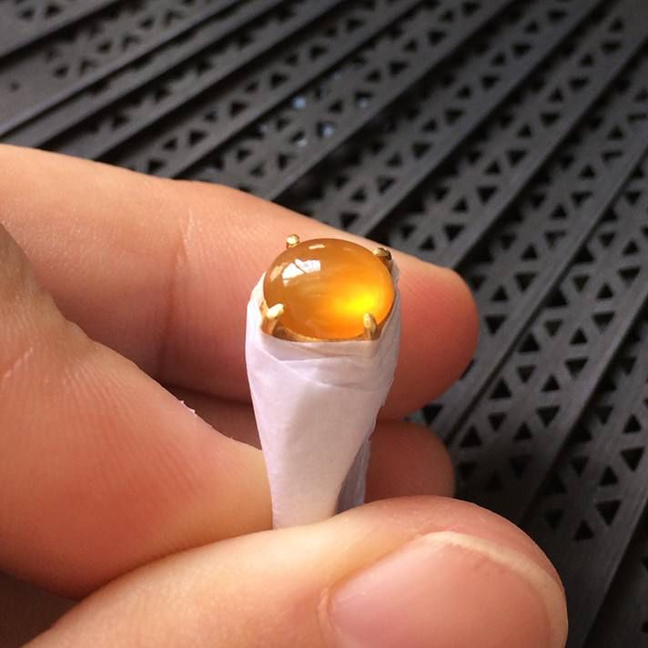 翡翠的黄翡其实还分黄翡和翡黄，一起来认识黄翡  第2张