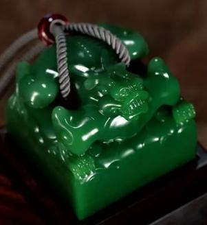 翡翠原石格应角顶级碧玉之——菠菜绿的和田玉！  第20张