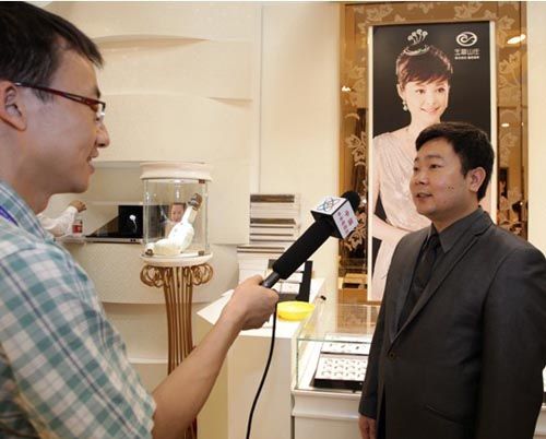 的翡翠能买吗玉翠山庄“韵 乐色”上海珠宝展绽放华彩(组图)  第4张