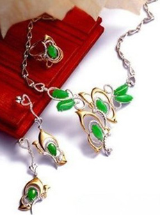 木那翡翠原石皮壳特点夏季婚饰翡翠领衔清凉风  第3张