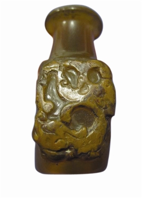 白底黄翡翠玛瑙艺术品最大的特点在于其颜色的多样  第4张