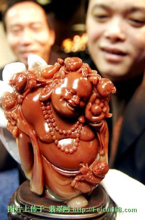 巴林石雕刻的名为“三童戏弥”的作品(图)