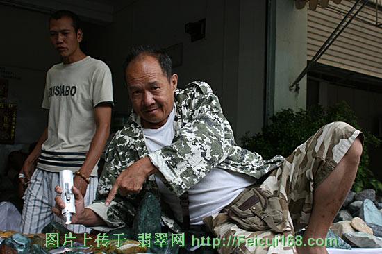 缅甸翡翠加工记者参观瑞丽玉石市场 体验玉石诱惑 组图一 第2张