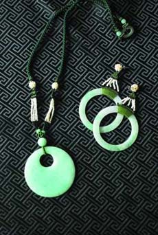 翡翠原石肉粗天然翡翠八面玲珑  第2张