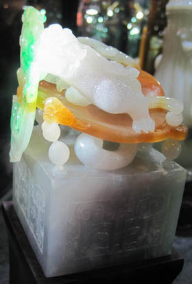 翡翠晴水价值分析盘点2011北京珠宝展天工奖作品??翡翠欣赏(三)  第3张