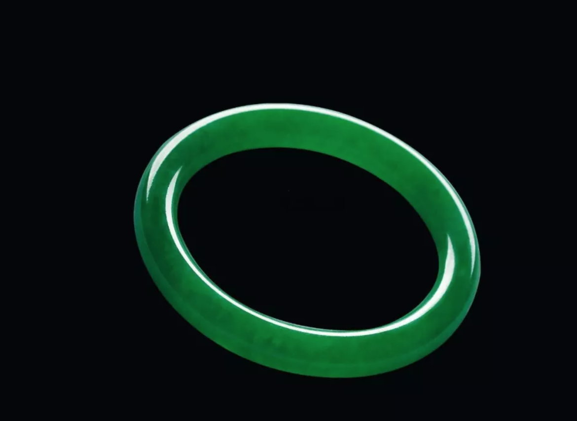 晴底翡翠手镯图片阳绿翡翠究竟属于什么级别的翡翠？  第1张