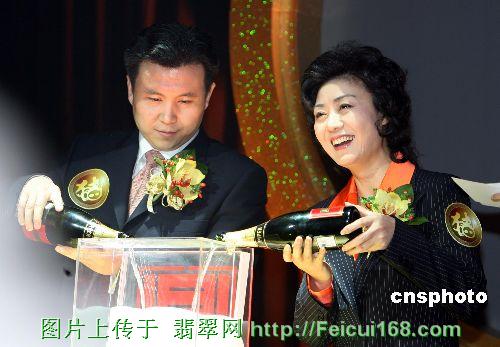 "金猪玉璧"在港限量发行 2万元把"瑞"带回家(图)  第2张