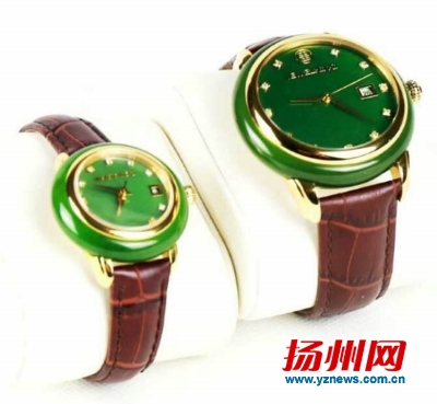 满绿翡翠的价格扬州玉雕大师创作玉石手表 表盘仅1毫米厚