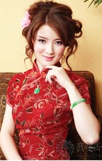 翡翠带绿玉手镯好吗翡翠使女人举手投足之间流露丰韵与优雅  第7张