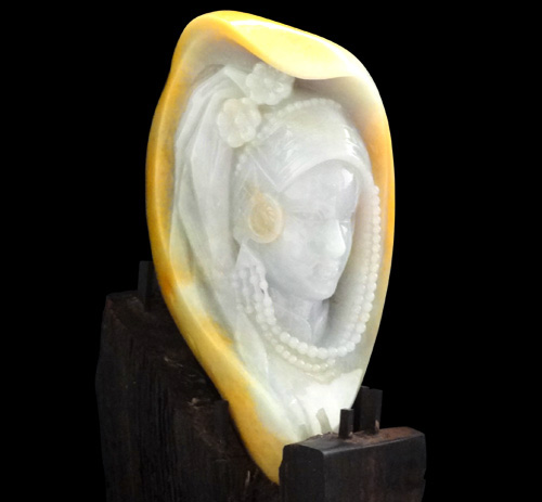 翡翠雕刻大师王朝阳作品欣赏??羌族姑娘