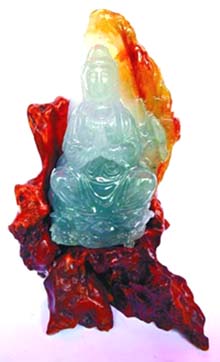 冰种翡翠与玻璃种翡翠近500件沉香翡翠艺术品超过亿元  第2张