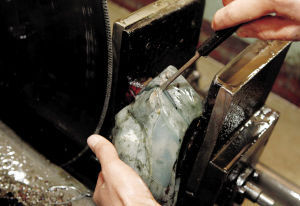 自珍翡翠手镯中国最大的翡翠玉石交易地瑞丽  第2张