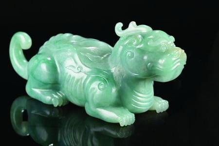 翡翠项链阅读乾隆御制翡翠雕辟邪水丞拍出4945万 长逾38厘米