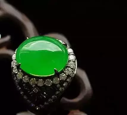 正阳绿、秧苗绿、奶奶绿、晴水绿，翡翠有多少种绿？  第7张