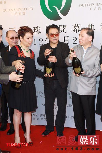 冰种带棉的翡翠手镯李连杰为珠宝店剪彩 获赠价值3000万翡翠  第3张