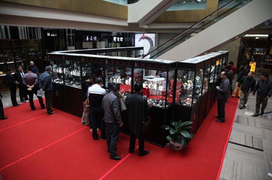 翡翠鉴定书上没有密度三百件玉雕精品无底价拍卖开始预展  第2张