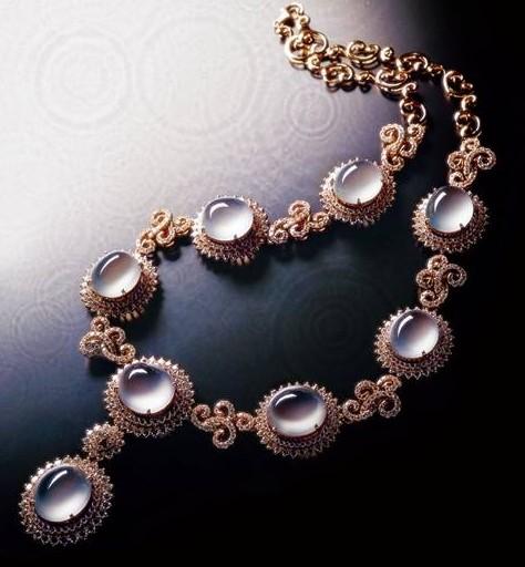 翡翠购买细数世间罕见的翡翠极品 教你鉴别顶级翡翠真容  第3张