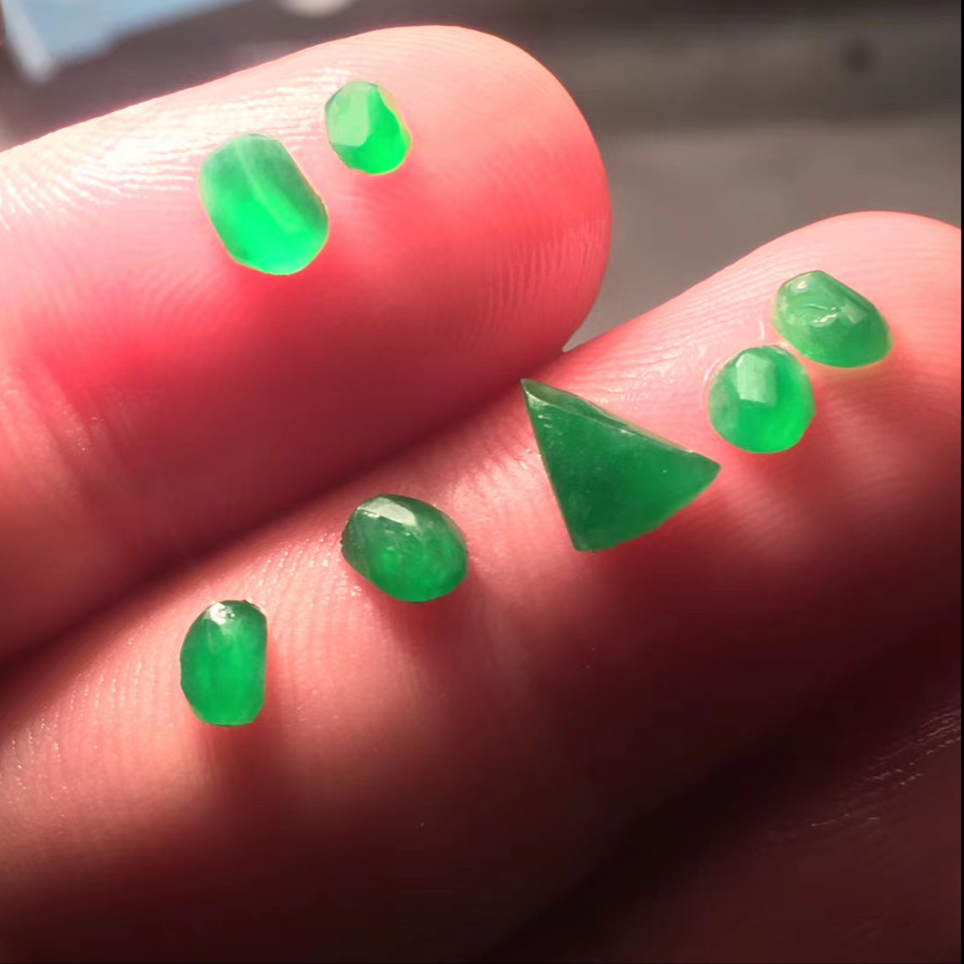 翡翠雕刻初级翡翠“小绿货”独占鳌头，究竟有什么样的魅力？让翠友格外的喜欢  第3张