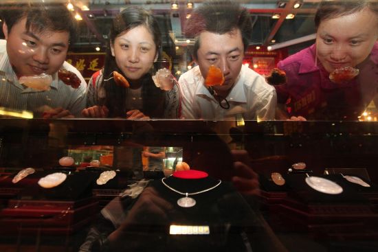 特色珠宝展推出224个楼兰漠玉质地和平鸽  第3张