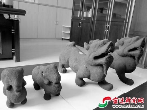 翡翠公司花万元买了四件假和田玉