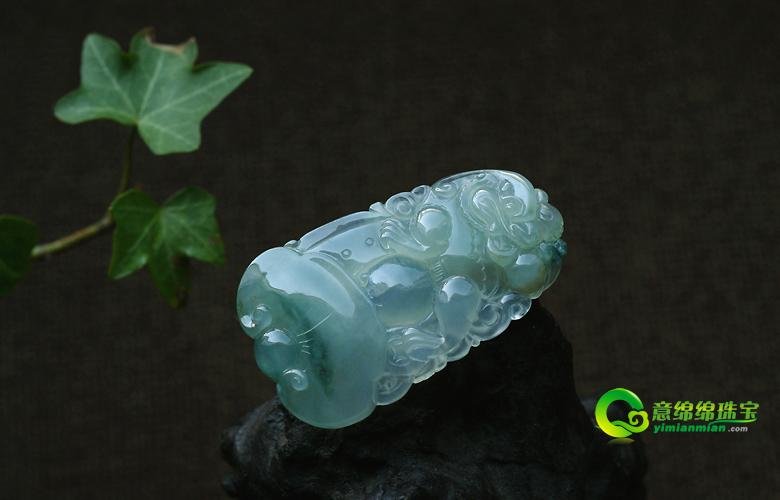 翡翠狮子如意挂件象征事事如意 为藏友们所追捧  第2张