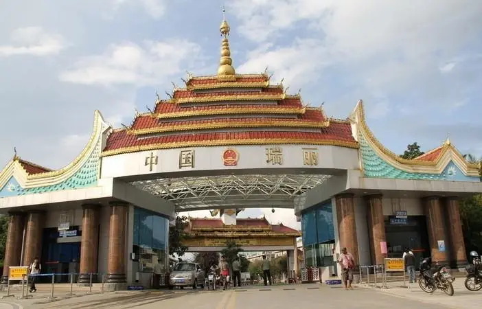 翡翠一词的由来是什么？发展如何？带你了解翡翠的来世今生  第15张