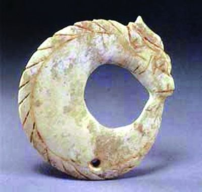北京玉石翡翠加工凌家滩遗址出土惊世玉龙玉人  第3张