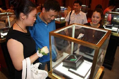 翡翠收藏持续升温传世翡翠亿元精品齐亮相  第2张
