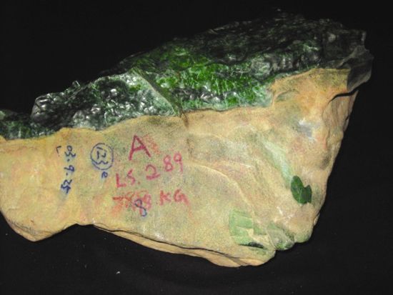 白色冰种翡翠棉絮荆州收藏家掷百万赌石 从草根变千万富翁  第2张