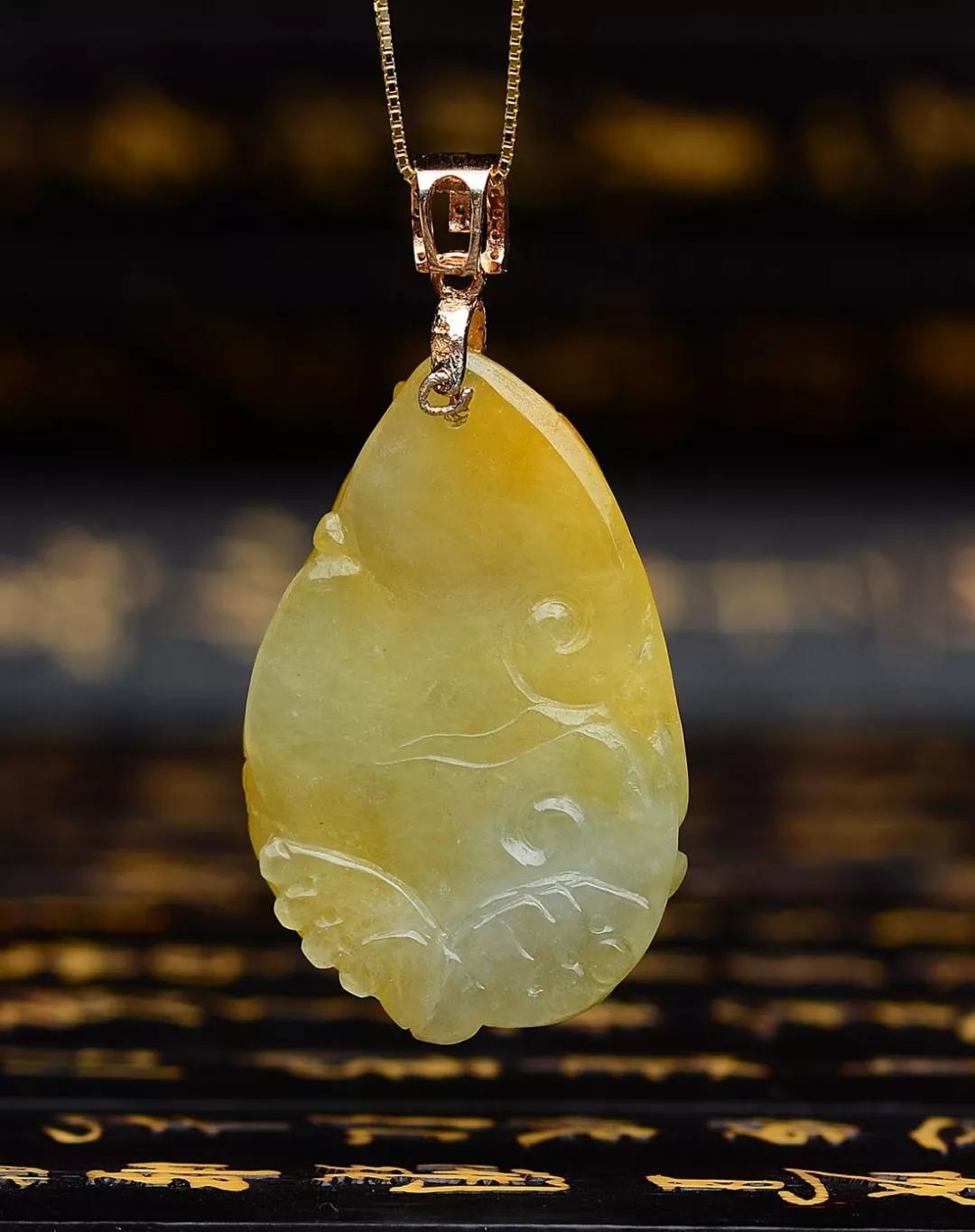 翡翠的价格多少黄翡真的不如绿翡么？黄翡的两大认知，形成与价值  第3张