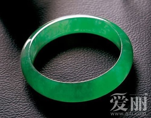 人养玉 玉养人 选购翡翠玉镯有诀窍组图  第2张