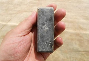 翡翠a货的价值是多少脏石头洗干净后竟是汉代印章：价值不菲  第2张