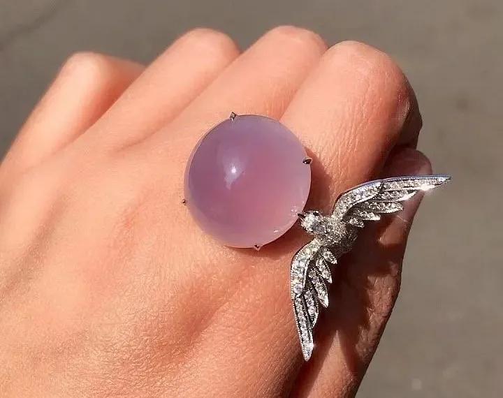 为什么玻璃种翡翠最贵翡翠有红绿黄紫白黑，但粉色呢？粉色翡翠有多美？真实存在吗？  第10张