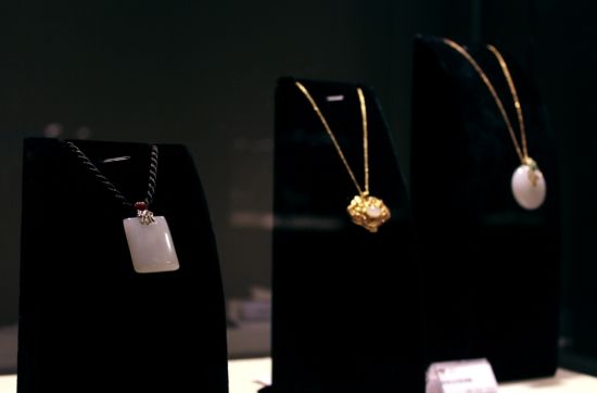 爱慕美术馆举办珠宝瓷器艺术展  第2张