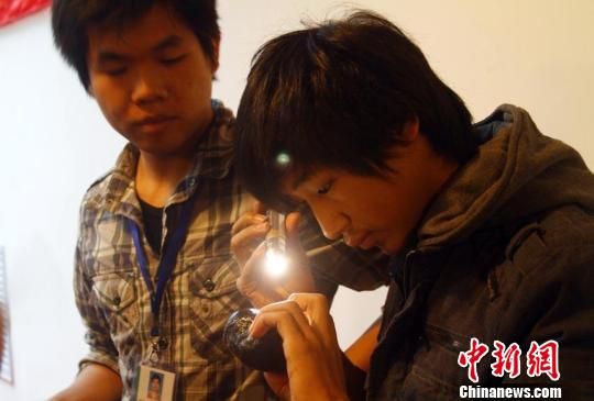 长春上演疯狂赌石 最高原石标价468万  第2张