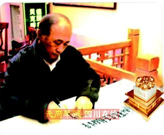 翡翠手镯 四千元1公斤“伟人金龙翡翠宝玺”震惊发行  第2张