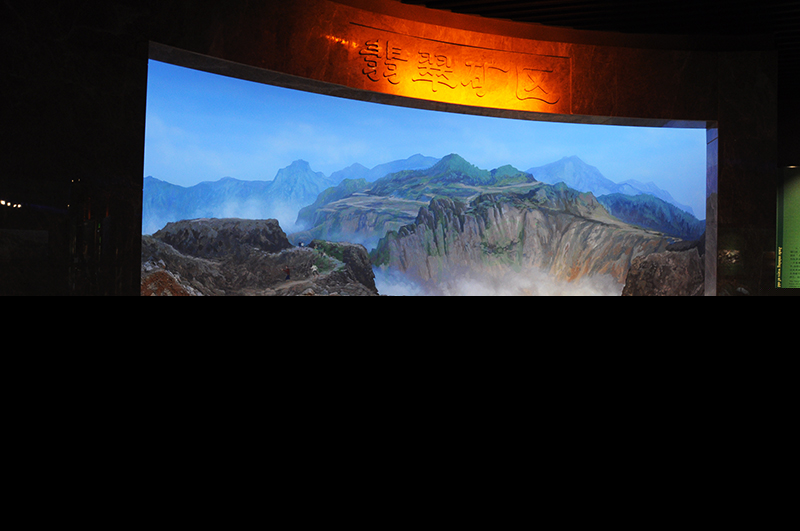 a货三色翡翠手镯价格瑞丽珠宝翡翠博物馆即将开放  第10张