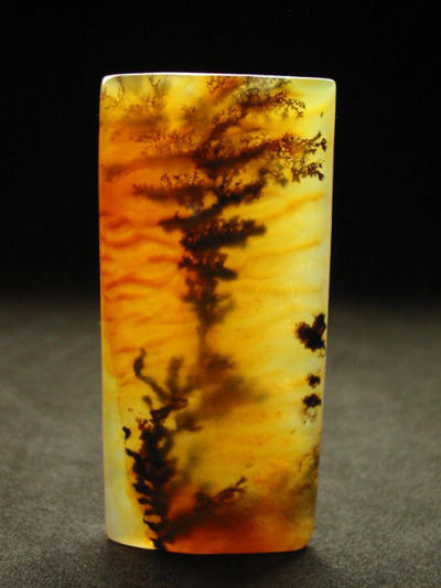 疯狂黄龙玉8年万倍：轮回后石头还是石头  第2张