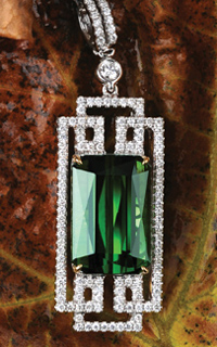 晴水飘花翡翠手镯把传奇珠宝镶嵌在爱的岁月?鑫荟珠宝典藏展（组图）  第3张