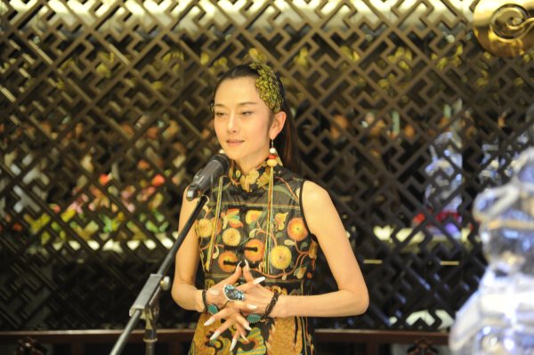 杨丽萍：灵魂舞者的翡翠情缘  第3张