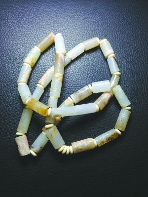 腕间流转的玉珠  第2张